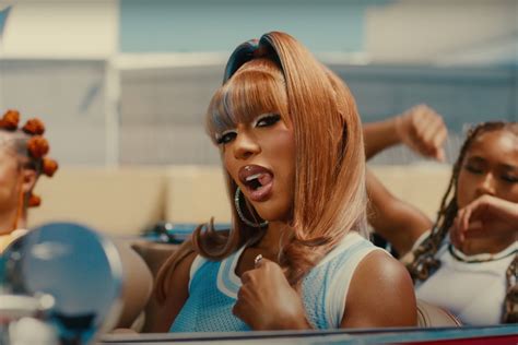 Victoria Monet achieves her first No. 1 on a Billboard songs chart as “On My Mama” rules the Mainstream R&B/Hip-Hop Airplay survey dated Nov. 18. The single advances from No. 3 after a 10% ...